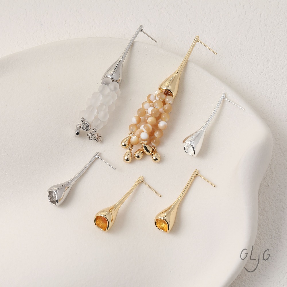 Supply Florist - 2PCS Dainty Horn Flower Ear Studs